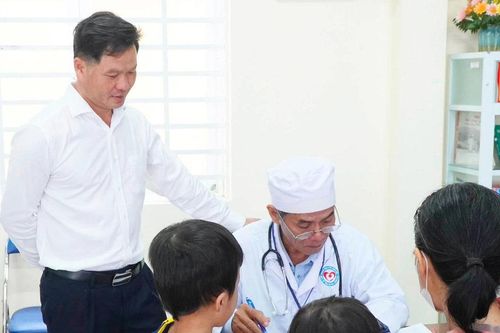 TP. Hồ Chí Minh: Tăng cường chăm sóc sức khỏe người cao tuổi và trẻ em tại cấp xã