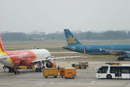 Giá vé máy bay hạ nhiệt mạnh, nhiều chặng giảm sâu 50%