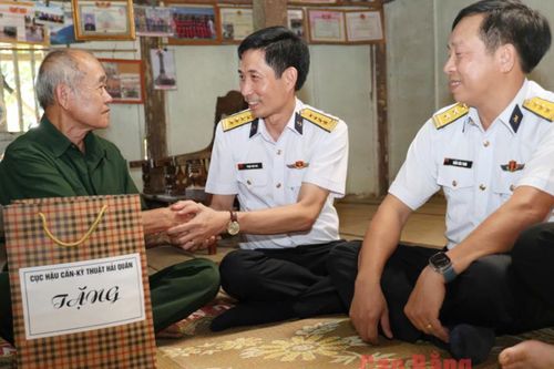 Cục Hậu cần - Kỹ thuật Quân chủng Hải quân, Hội Chữ thập đỏ tặng quà gia đình chính sách