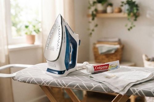 Cách làm sạch bàn là bị dính vải cháy
