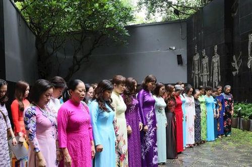 Phụ nữ Hoàn Kiếm tri ân các anh hùng liệt sĩ, người có công