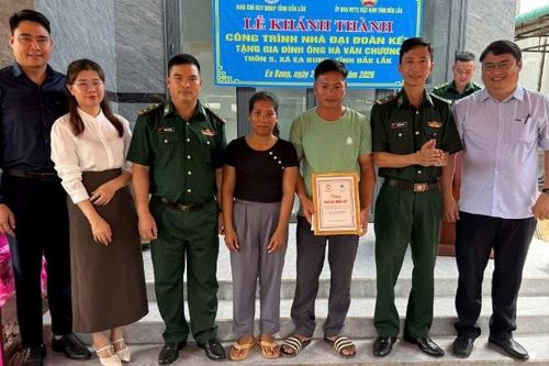 Khánh thành 'Nhà đại đoàn kết' tặng hộ gia đình khó khăn ở xã biên giới tỉnh Đắk Lắk