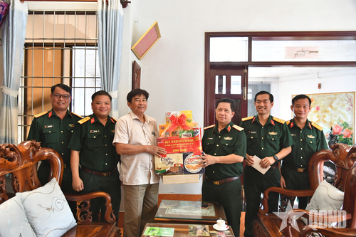 Bộ CHQS tỉnh An Giang: Tri ân các gia đình chính sách nhân dịp kỷ niệm 79 năm Ngày Thương binh - Liệt sĩ