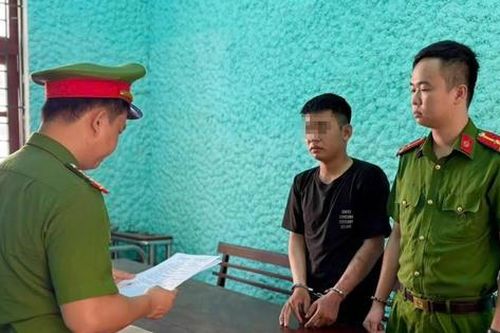Khởi tố nam thanh niên rượt chém bạn nhậu, gây náo loạn làng quê