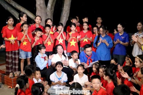 Sinh hoạt hè 'giữ lửa' dân ca ví, giặm cho thiếu nhi trên quê hương Bác