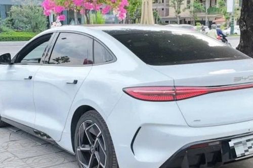 Đại lý thanh lý mẫu lái thử, giảm cả trăm triệu đồng