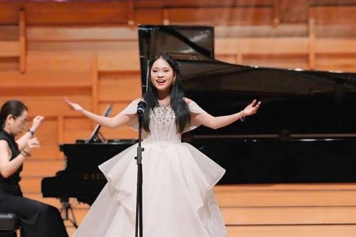 Thủ khoa Thanh nhạc 16 tuổi là học trò của Tiến sĩ Phương Nga