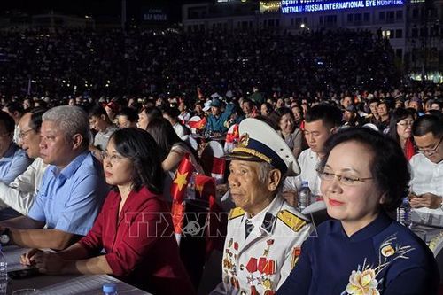Phó Thủ tướng Phạm Thị Thanh Trà dự chương trình nghệ thuật đặc biệt 'Mãi mãi tuổi 20'