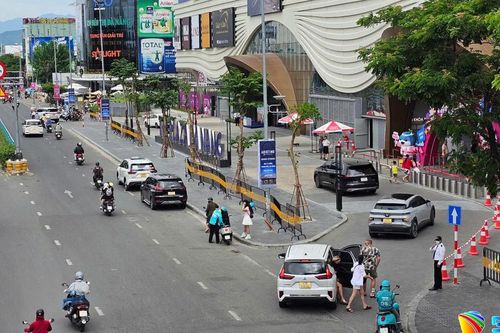 Nguy cơ mất an toàn giao thông tại trung tâm thương mại AEON Mall