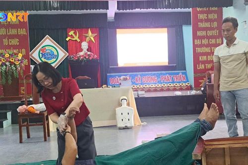 Trang bị kỹ năng phòng, chống thiên tai và sơ cấp cứu cho giáo viên