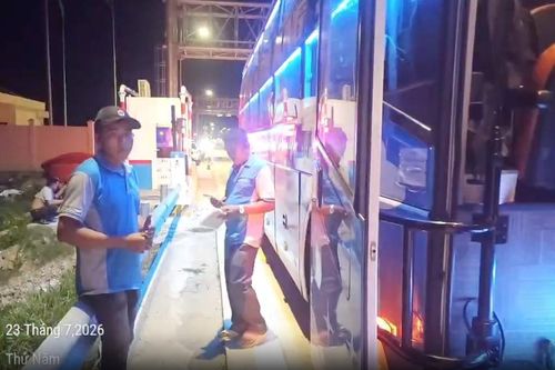 Chủ xe bị phạt 30 triệu đồng vì lái xe chở quá số người quy định