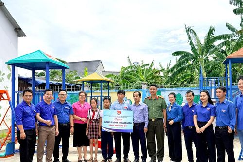 Tỉnh Đoàn Lâm Đồng ra quân Chiến dịch 'Kỳ nghỉ hồng' và 'Hành quân xanh'