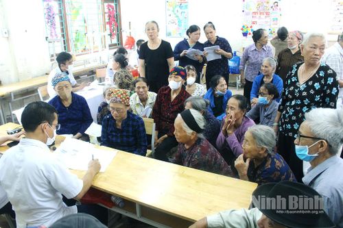 Khám sức khỏe, khám sàng lọc miễn phí cho người dân phường Lê Hồ