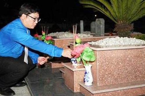 Thắp lửa tri ân, sáng mãi đạo lý 'Uống nước nhớ nguồn'