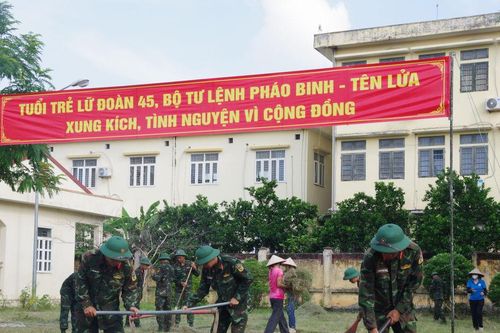 Lữ đoàn Pháo binh 45, Bộ Tư lệnh Pháo binh - Tên lửa hành quân dã ngoại, làm tốt công tác dân vận tại xã Hòa Lạc