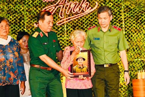 Bức di ảnh liệt sĩ 'đoàn tụ' sau gần 6 thập kỷ