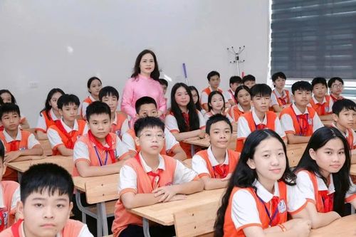 Hơn 11.000 cán bộ quản lý giáo dục sẽ làm giáo viên đứng lớp sau sắp xếp trường học