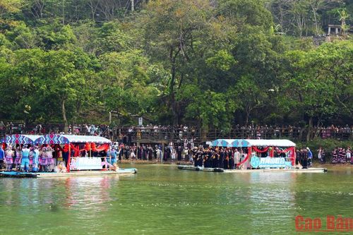 Biểu tượng hợp tác từ dòng chảy hữu nghị