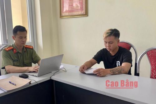 Khởi tố bị can về hành vi tàng trữ trái phép vũ khí quân dụng