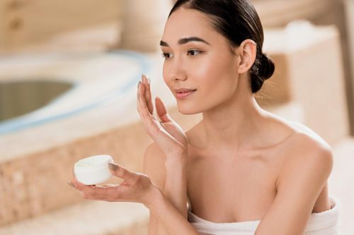 Muốn thức dậy với làn da căng mịn, rạng rỡ? Hãy duy trì những thói quen này trước khi ngủ