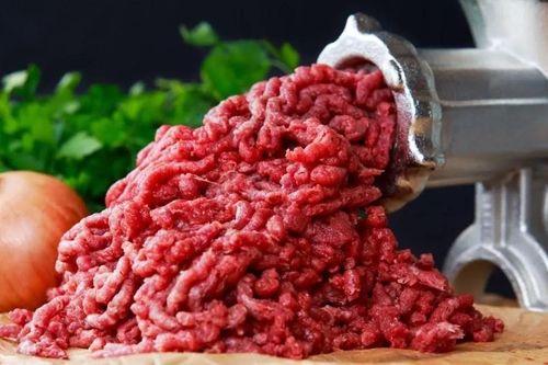 Mua thịt xay sẵn ngoài chợ, tiện một phút nhưng có thể bỏ qua nhiều rủi ro