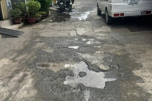 Đường Đô Đốc Lộc (phường Phú Thọ Hòa): Xuống cấp nhiều năm, cần sớm được cải tạo, nâng cấp