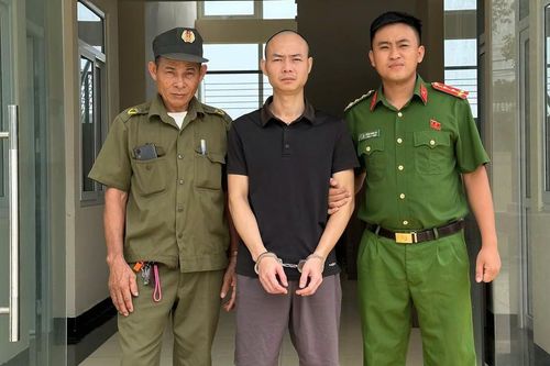 Hà Nội: Đối tượng hành hung tài xế xe buýt ở xã Đoài Phương ra đầu thú sau hơn nửa năm trốn truy nã
