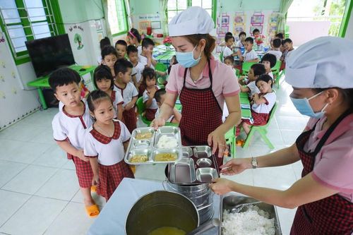 Hà Nội thống nhất quy trình tổ chức bữa ăn bán trú cho học sinh
