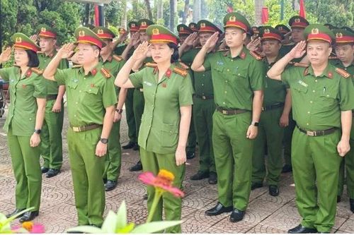 Khắc ghi công lao các anh hùng liệt sỹ, tiếp bước truyền thống vẻ vang