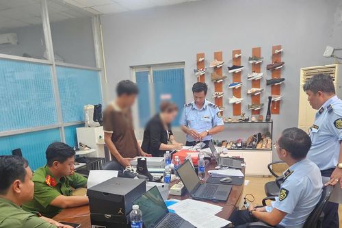 Phát hiện gần 50.000 đôi giày giả mạo nhãn hiệu Nike, nhiều lô hàng đã xuất sang Hoa Kỳ
