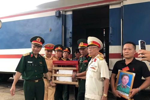 Những chuyến tàu tri ân đưa hài cốt liệt sĩ trở về quê hương