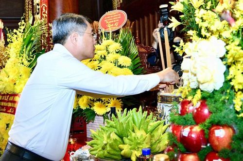 Thủ tướng Chính phủ Lê Minh Hưng tri ân các Anh hùng liệt sĩ tại Điện Biên Phủ