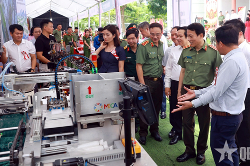 Ngày hội toàn dân bảo vệ an ninh Tổ quốc tại xã Việt Tiến, tỉnh Hưng Yên