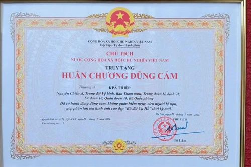 Chủ tịch nước truy tặng Huân chương Dũng cảm cho Thượng sĩ Kpă Thiêp