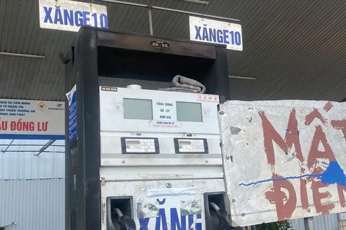 Hà Nội: Một số cửa hàng xăng dầu đóng cửa, mở bán cầm chừng