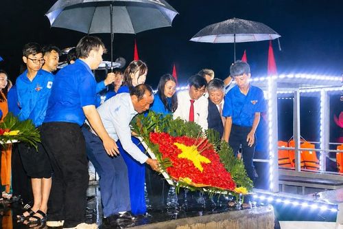 Tri ân trên dòng Thạch Hãn, chiếu phim cách mạng thắp sáng lý tưởng thanh niên