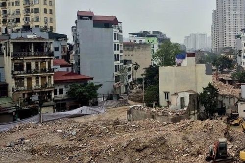 3 gia đình chung một sổ đỏ, đất cạnh dự án làm đường có được tách thửa?