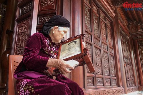 Một thế kỷ dâng hiến và nỗi đau hóa thành bất tử