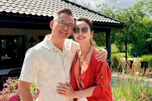 Jennifer Phạm tình tứ bên chồng hơn 7 tuổi ở Đan Mạch