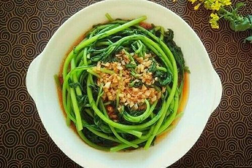 Loại rau cứ vào cuối hè đầu thu lại được bày bán khắp chợ, nhiều người nhìn thấy là biết đổi mùa
