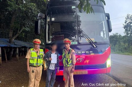 Xử lý tài xế xe khách dương tính với ma túy chạy tốc độ 134 km/h