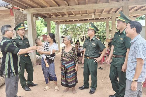 Điểm tựa của bản làng