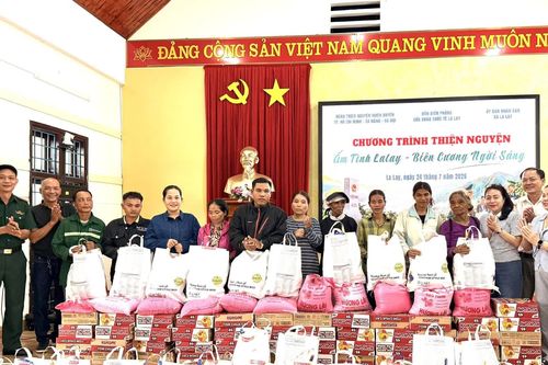 Sôi nổi các hoạt động thiện nguyện 'Ấm tình La Lay-Biên cương ngời sáng'