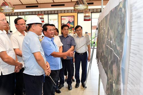 Bí thư Tỉnh ủy kiểm tra tiến độ hai dự án giao thông trọng điểm tại xã Tân Trào