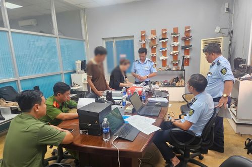 Bóc gỡ đường dây gần 50.000 đôi giày giả mạo Nike xuất khẩu sang Hoa Kỳ: Cảnh báo mới về thủ đoạn lợi dụng gia công quốc tế