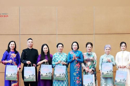 Phó Chủ tịch Quốc hội Nguyễn Thị Thanh gặp mặt Hiệp hội Văn hóa áo dài Việt Nam