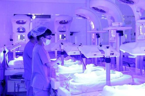 Mức sinh ở Hà Nội giảm: Làm gì để người trẻ không ngại sinh con?