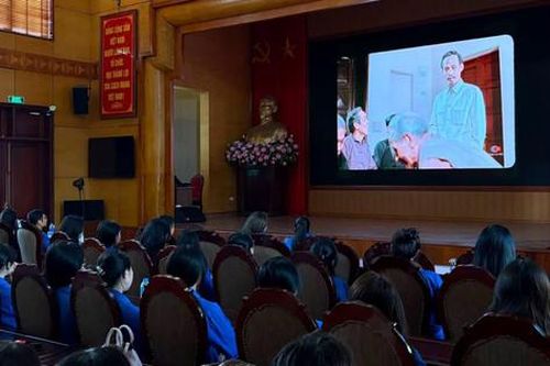 Bồi đắp tình yêu Tổ quốc từ những thước phim lịch sử