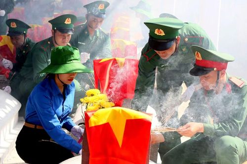 Chiến dịch 500 ngày đêm tìm kiếm hài cốt liệt sĩ:Các anh trở về, hòa vào lòng đất mẹ thân thương