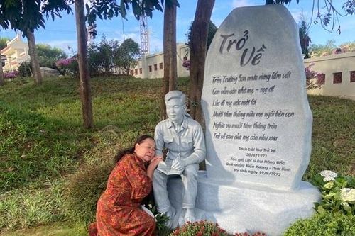 Bài 3: Từ ký ức chiến tranh đến 'địa chỉ đỏ'